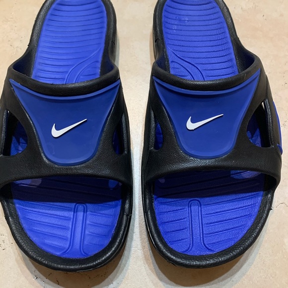 nike first string slide